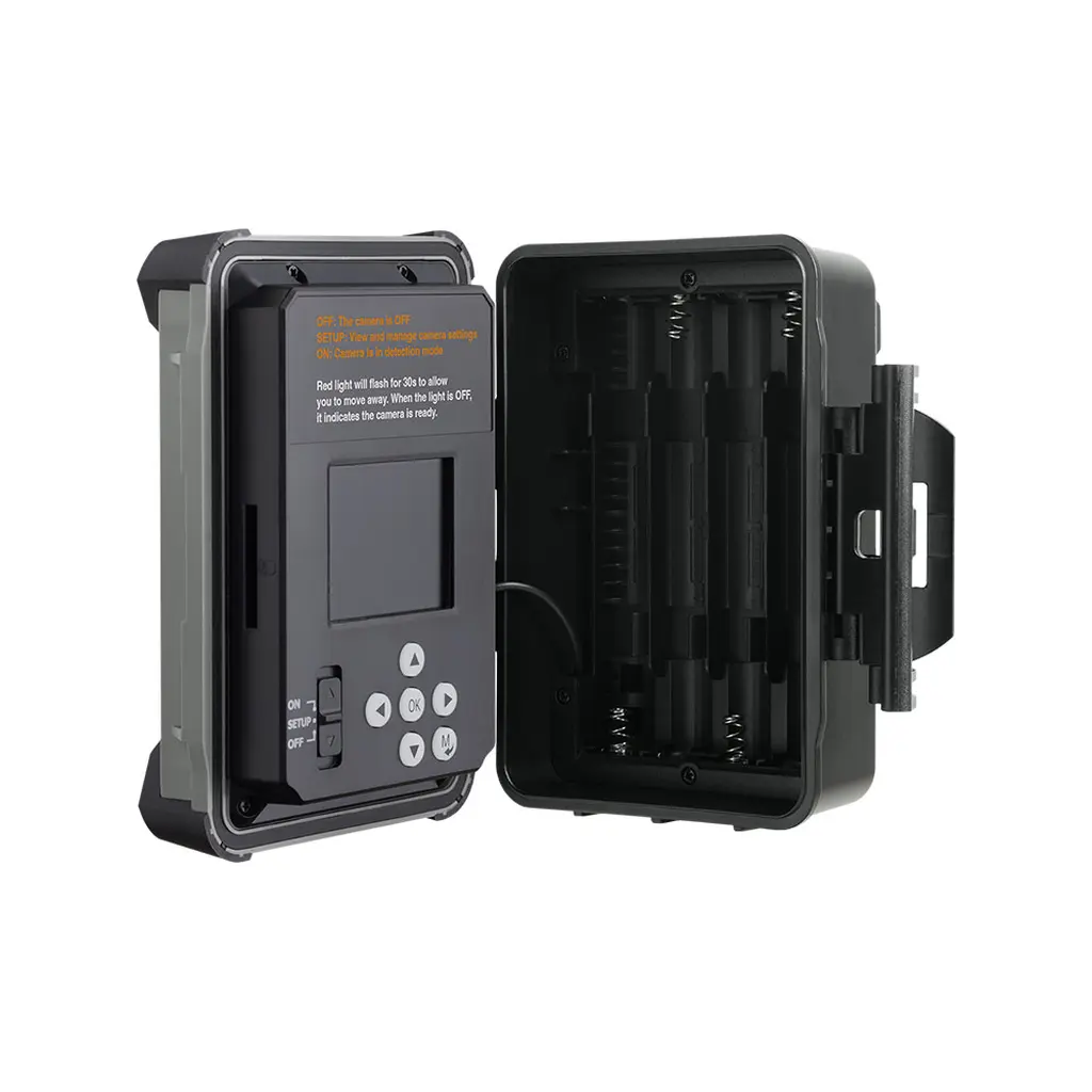 SPYPOINT FORCE-4K 48 MP Wildkamera geöffnet mit Display und Batteriefach