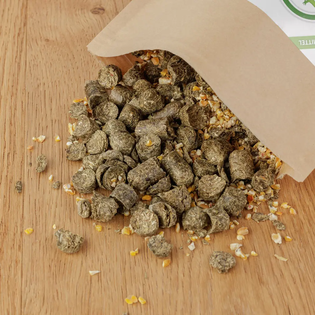 EUROHUNT Wildlockmittel PREMIUM Spezial Rehwild mit Pellets und Maisbestandteilen in Nahansicht