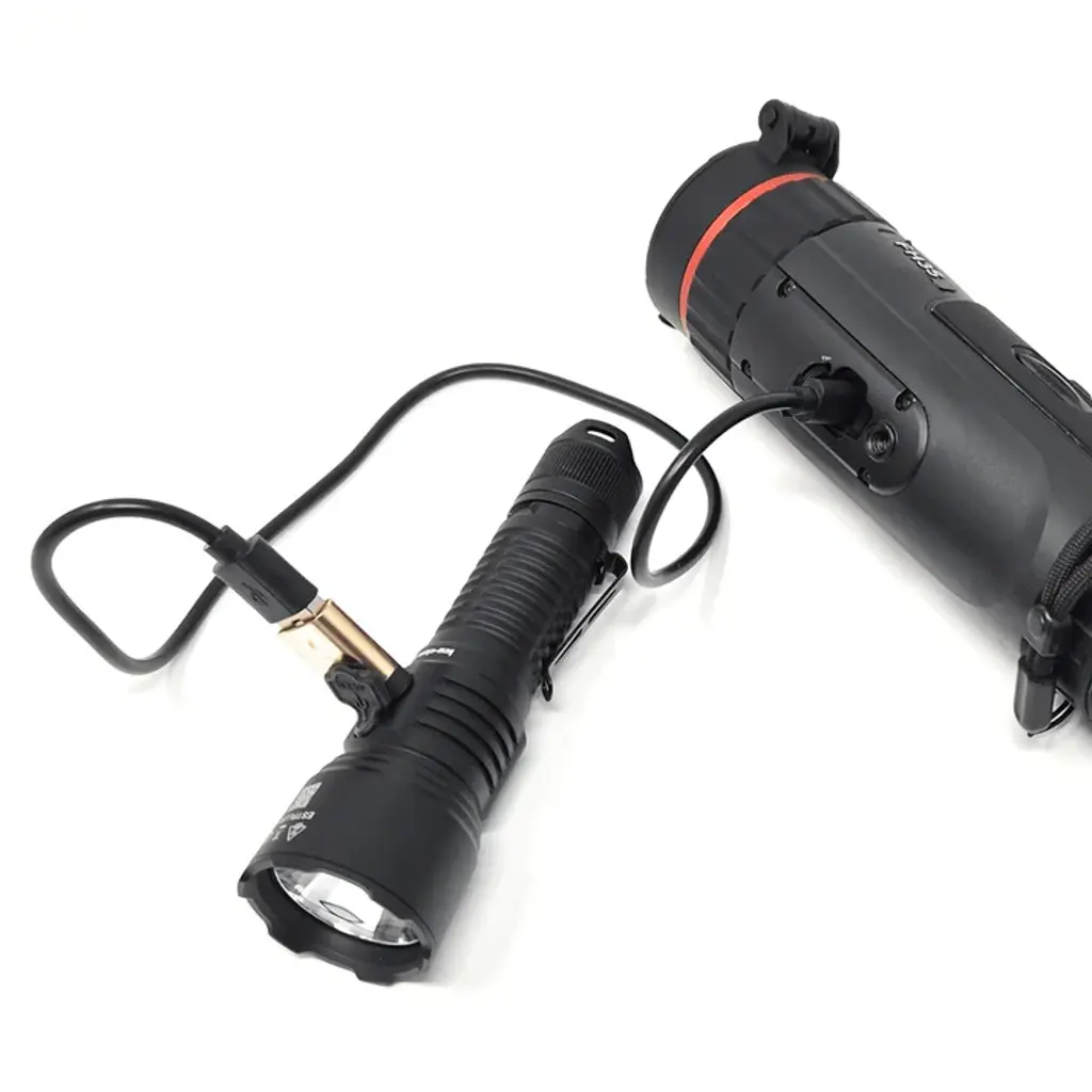 ICU CLOM Luminator | Powerbank Funktion beim Laden eines Outdoor Geräts per USB C