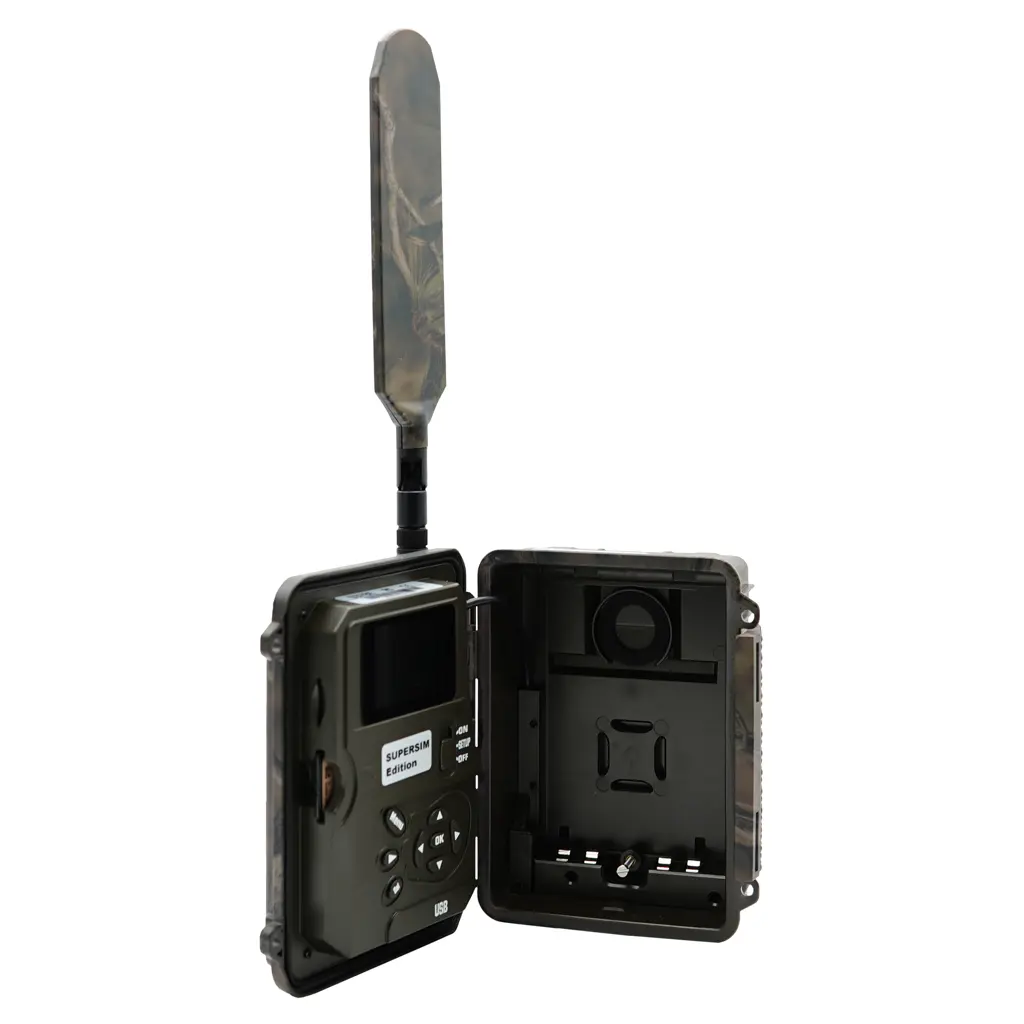 Geöffnete SEISSIGER Base-Cam ohne eingelegte Batterien SEISSIGER Base-Cam LTE SUPERSIM-Edition – Innen leer