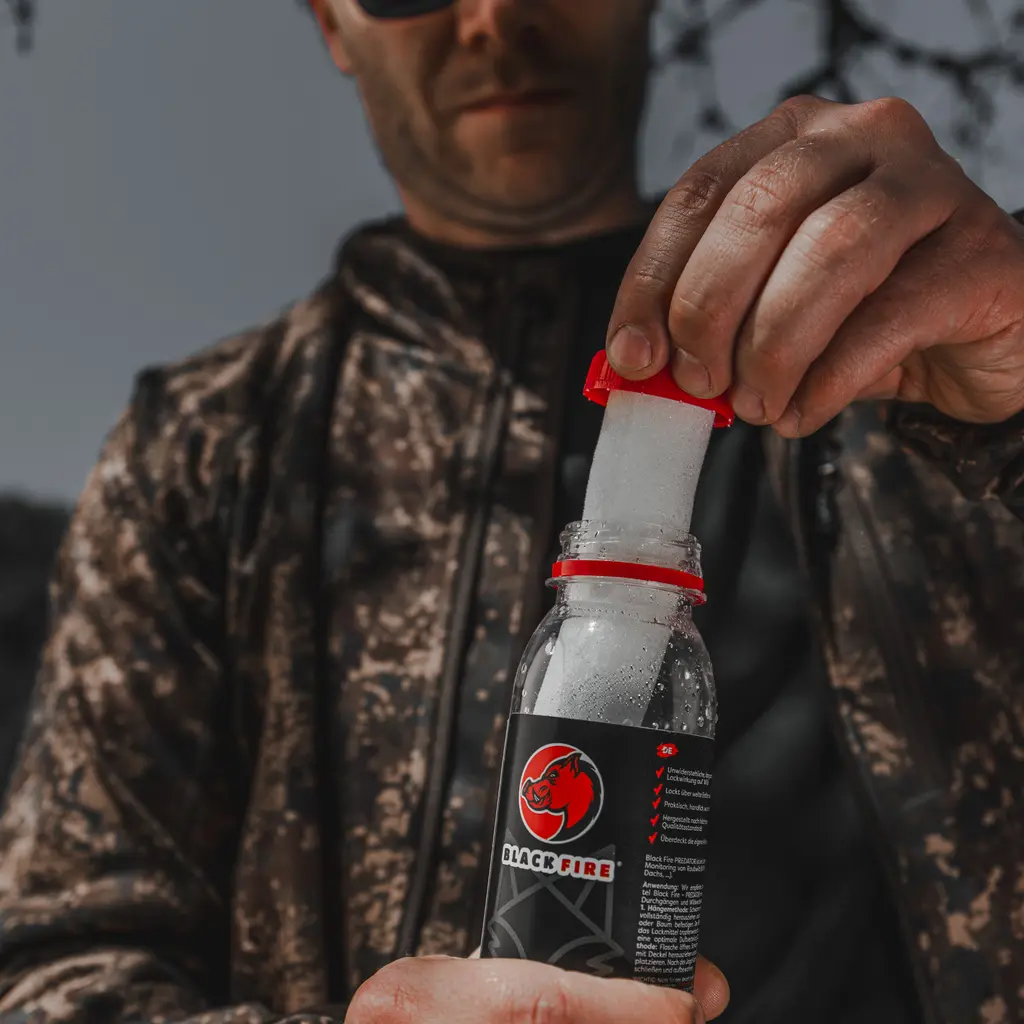BLACK FIRE Predator 3x80 g geöffnete Flasche mit herausgezogenem Duftträger