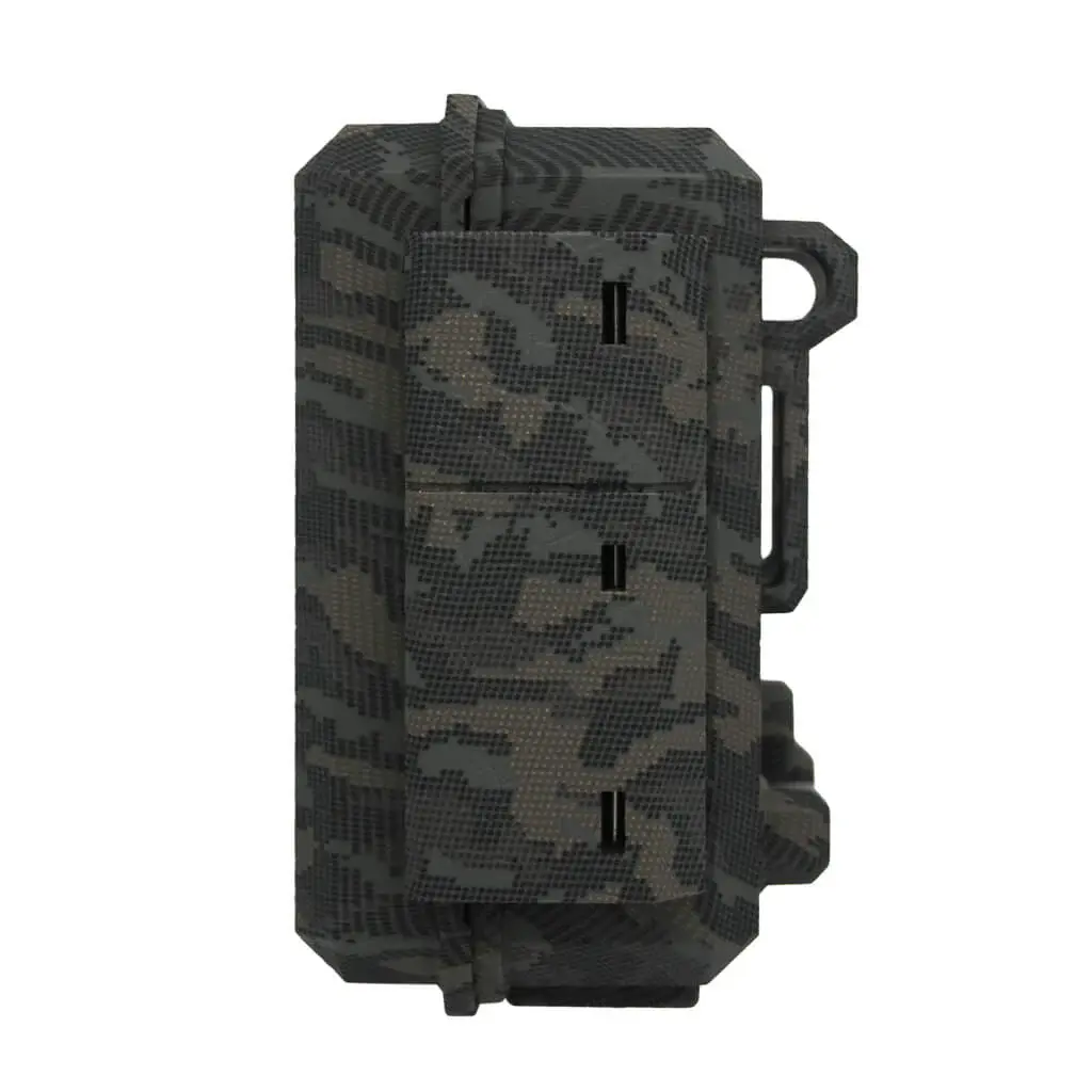 ICU CLOM Cam 6 LTE Wildkamera Seitenansicht mit Befestigungsöse und Tarngehäuse