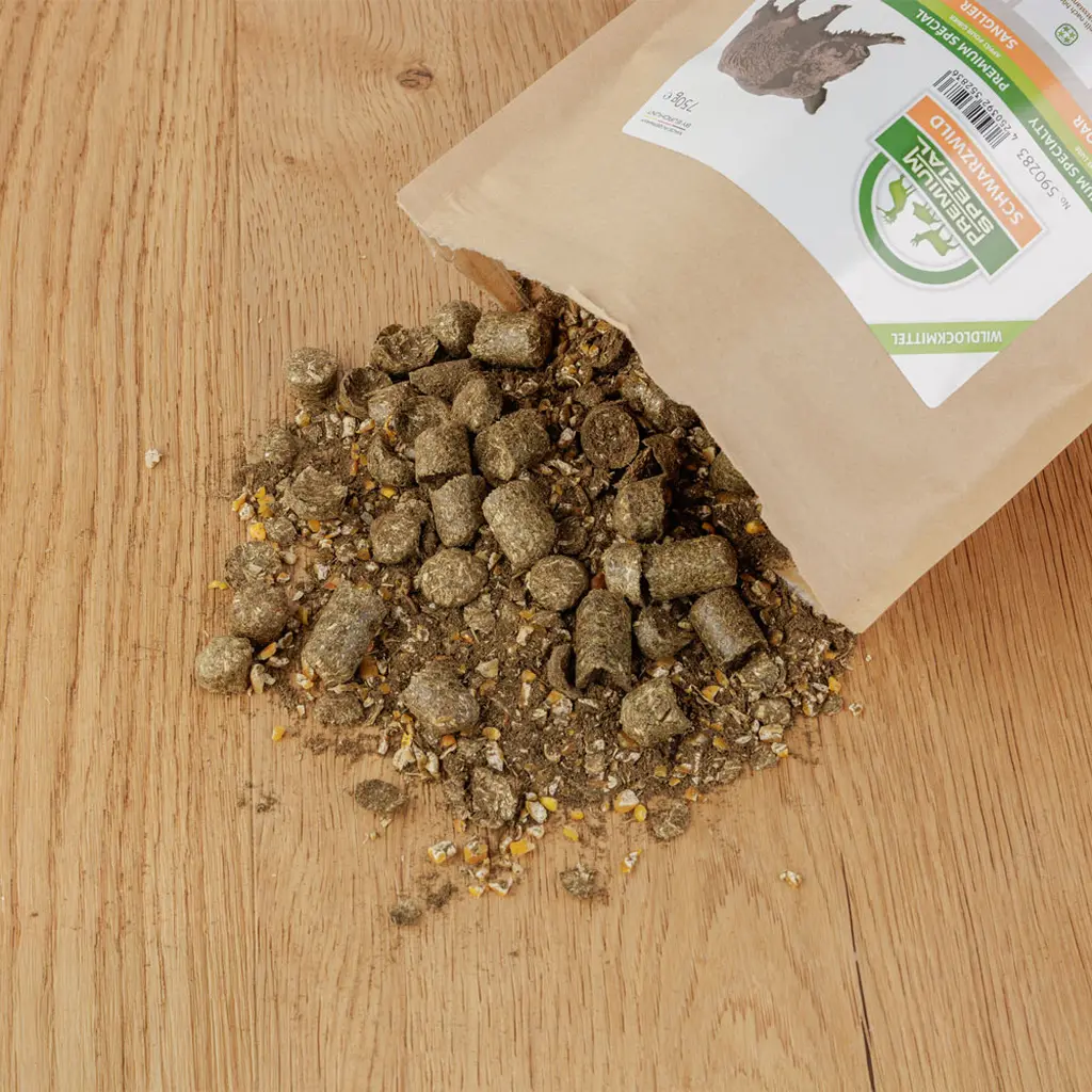EUROHUNT Wildlockmittel PREMIUM Spezial Schwarzwild aus geöffneter Verpackung ausgeschüttet