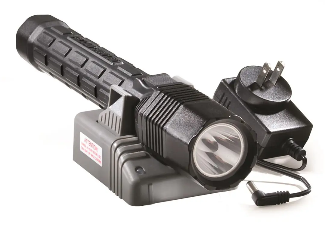 PELI LED Taschenlampe Mod. 8060AC schwarz + 4 C NiMH