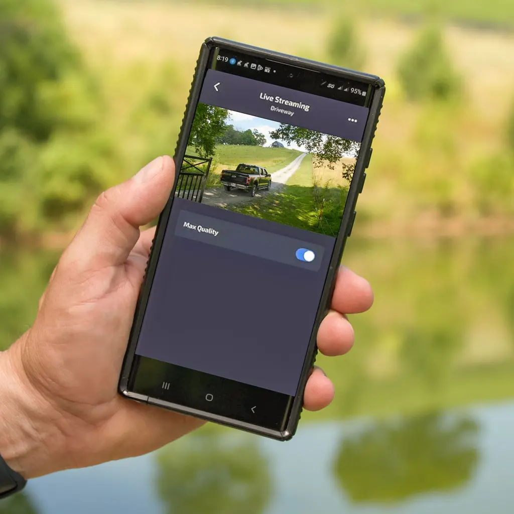 VOSKER V300 Ultimate Überwachungskamera mit Live-Streaming-Ansicht auf dem Smartphone