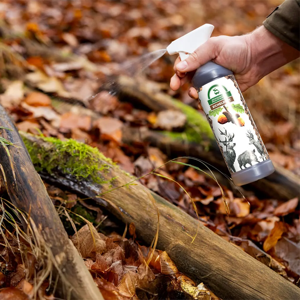 Weisskirchen Eichel-Duft (500 ml) bei der Anwendung im Revier