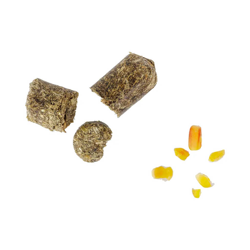 EUROHUNT Wildlockmittel PREMIUM Spezial Rehwild mit Pellets und Maisbestandteilen auf weißem Hintergrund