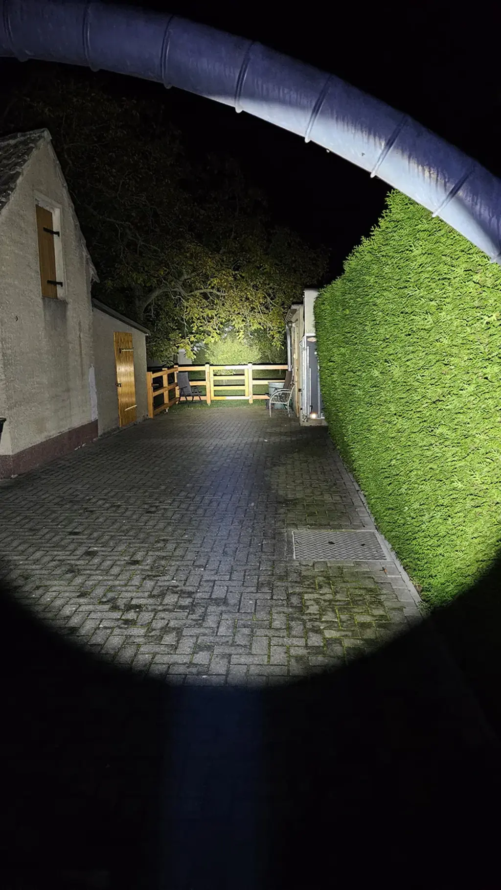 ICU CLOM Luminator | Lichtbild bei Nacht mit starker Ausleuchtung