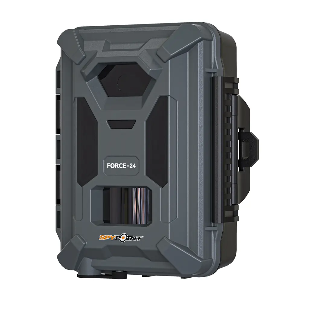 SPYPOINT FORCE-24 Wildkamera – rechte Frontansicht mit Verschluss