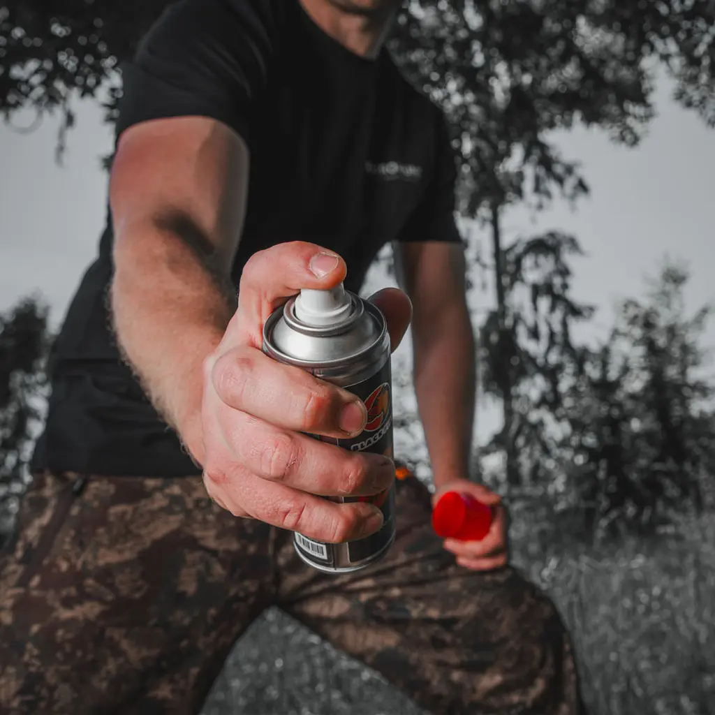 BLACK FIRE MAGIC SPRAY 200ml Anwendung im Revier mit Sprühdose